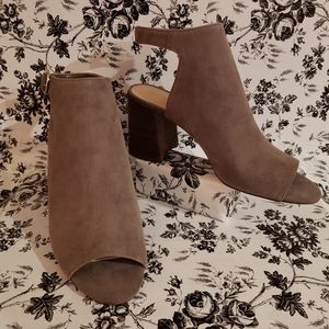 Nine West Gray Suede Sandals